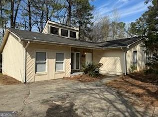8571 Plumtree Dr, Riverdale, GA 30274