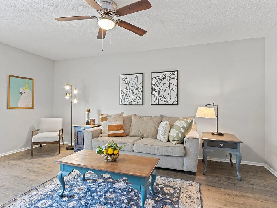 311 W Earle St #34B