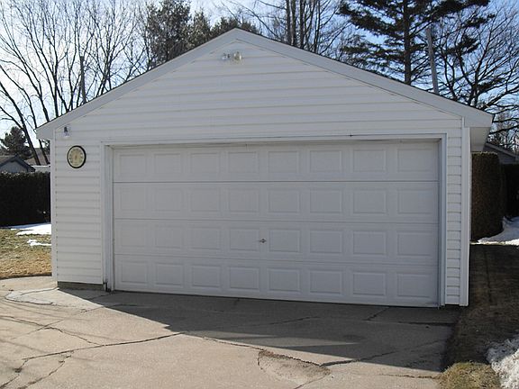 3rd image of 645 Garden Ave