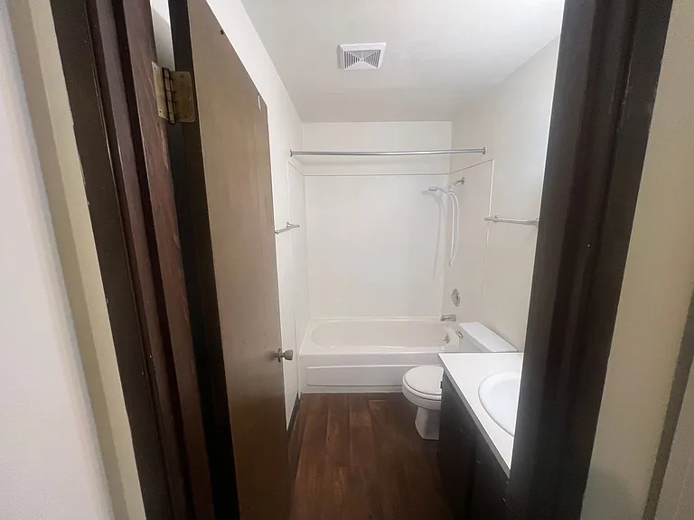 2908 NE 12th St — Photo 5