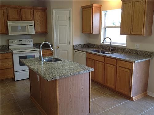 4th image of 30 Bickwick Ln
