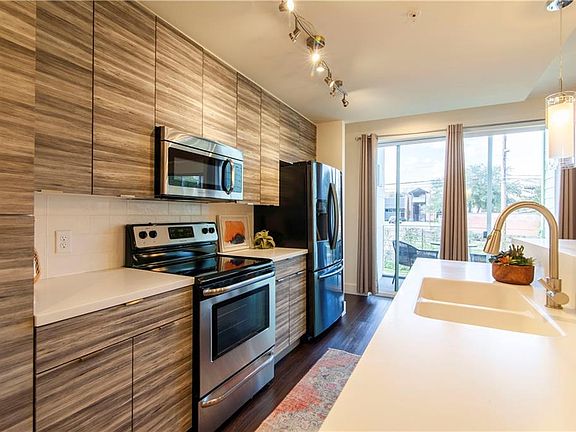 4th image of 604 N Bluff Dr Unit 142