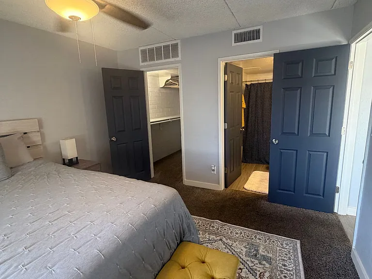 Waters Edge Apartments — Photo 43
