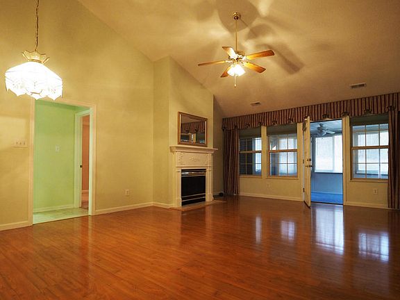 2nd image of 2924 Ginnbrooke Ln