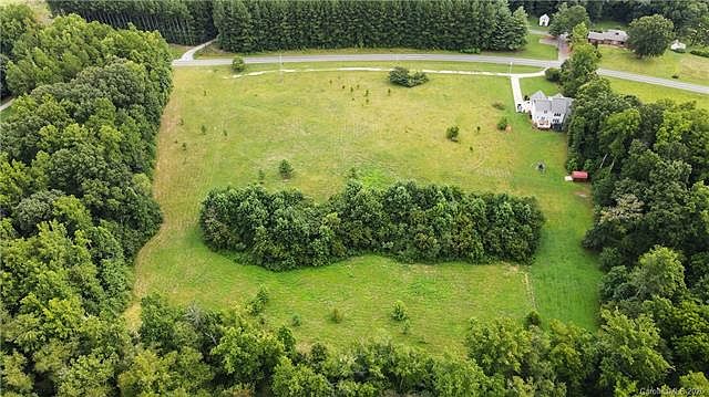 2nd image of 944 Barnhardt Rd #3