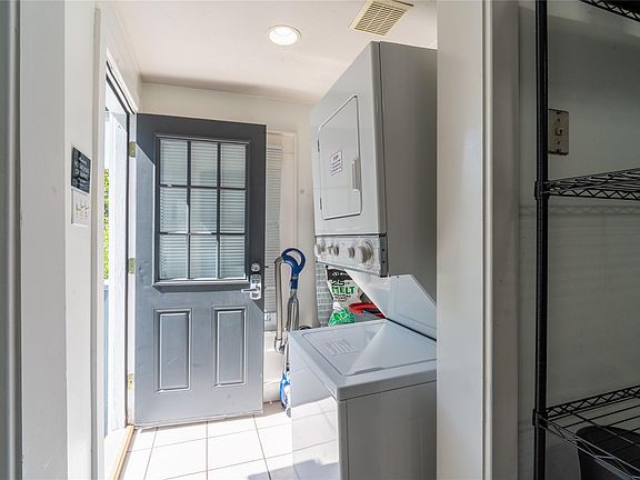 3rd image of 606 W Drew St Unit B