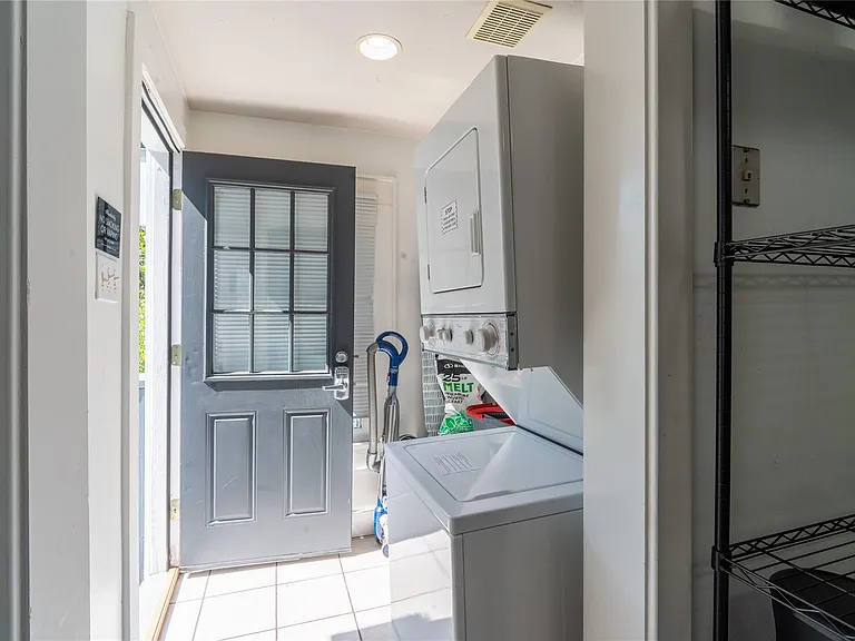606 W Drew St #B — Photo 3