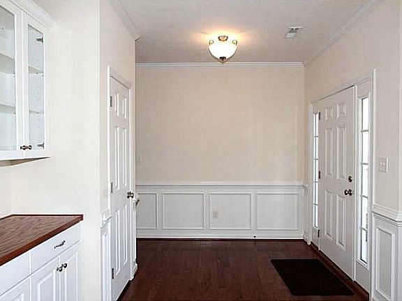 4th image of 4708 Yeardley Loop