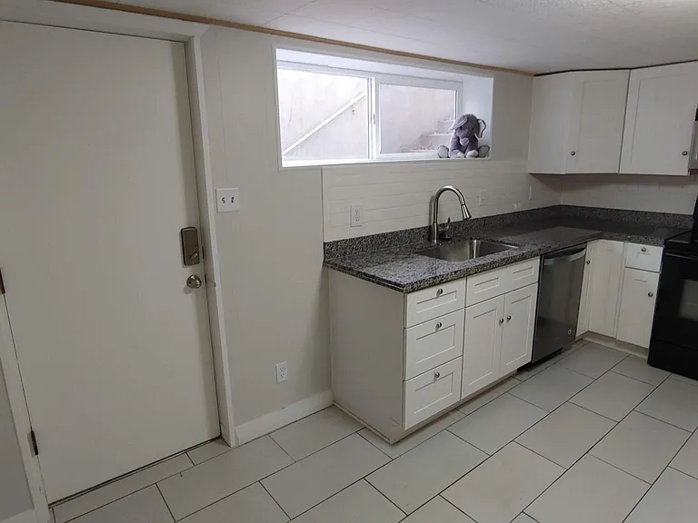 6095 S Glen Oaks St #B — Photo 3