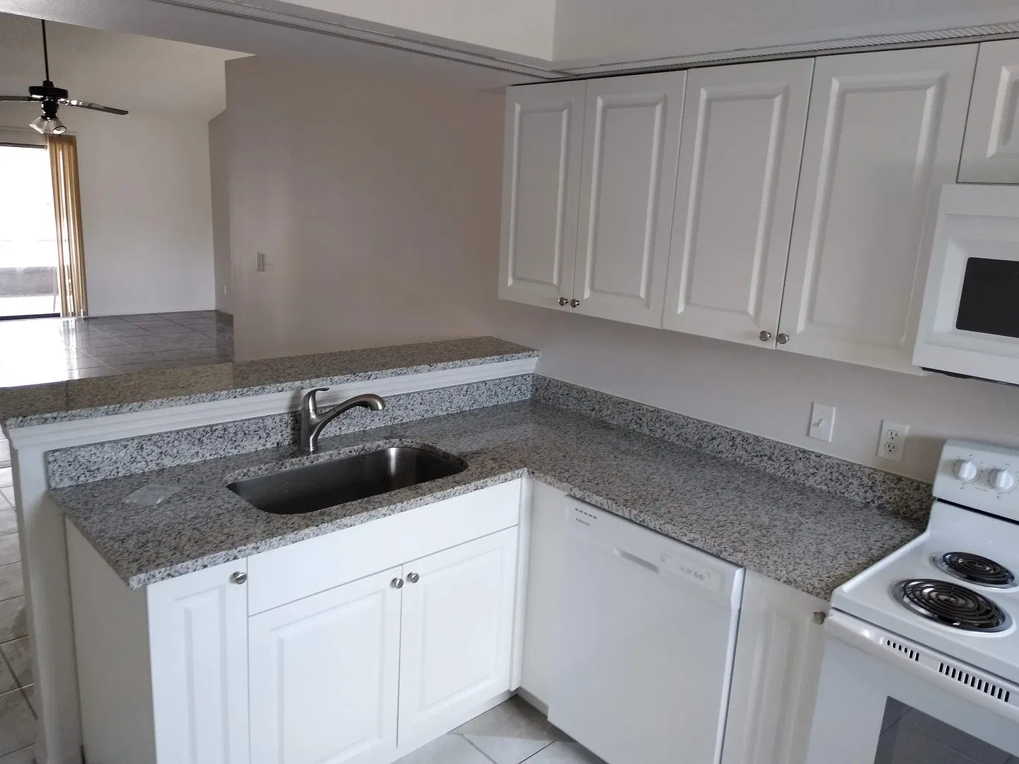 3br/2ba W/Garage - For Rent - 3095 Utah Dr — Photo 4
