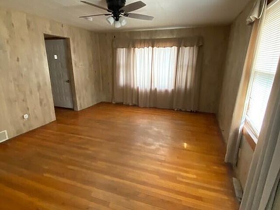 3rd image of 17 W 71st Pl