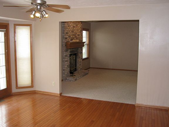 2nd image of 302 White Oak Dr