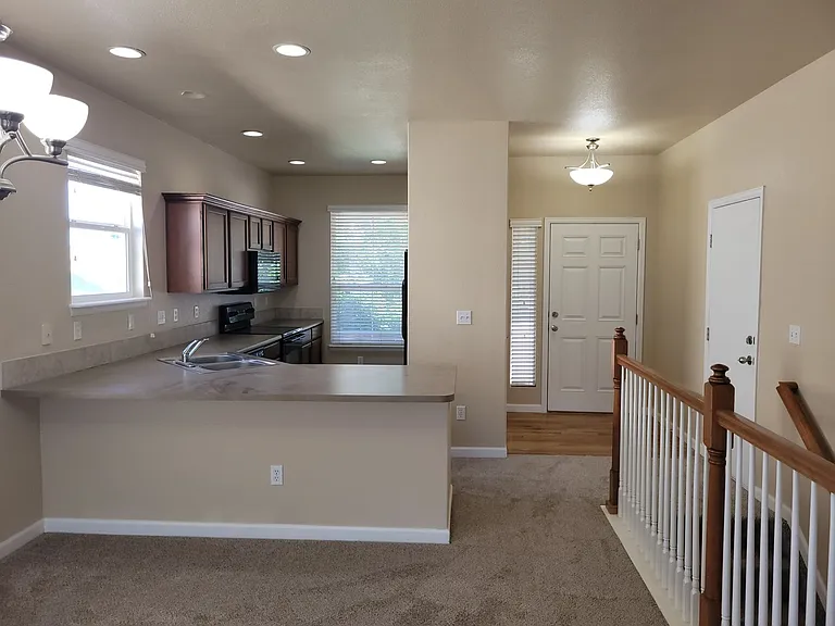 7747 Mountain Laurel Dr — Photo 7