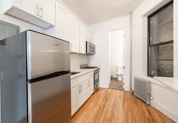 2nd image of 744 Franklin Ave #1E
