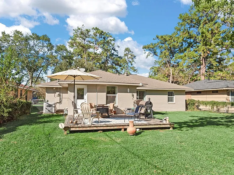 2023 Woodcrest Dr — Photo 26