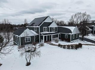 11945 N Sandhill Cir, Mequon, WI 53092