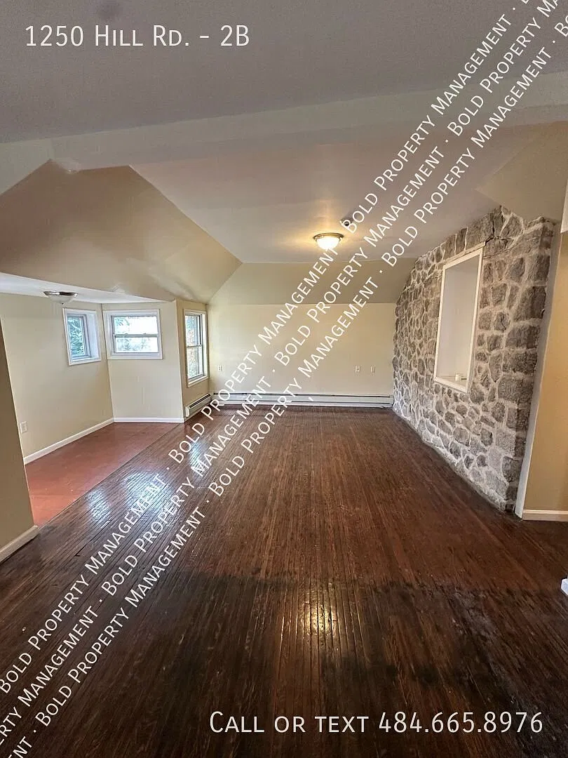 2 bed, 1.0 bath, 900 sqft, $1,250 — Photo 1
