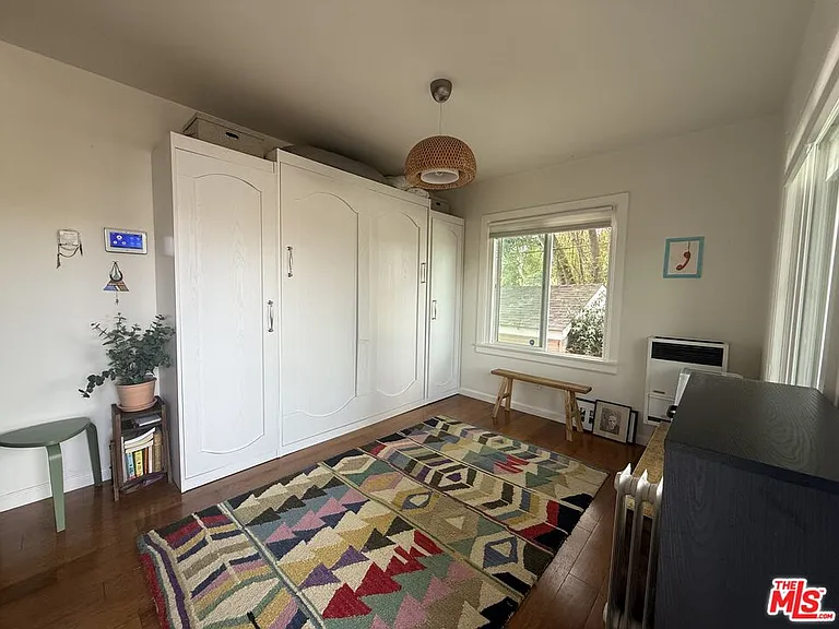 710 Stepney St — Photo 10