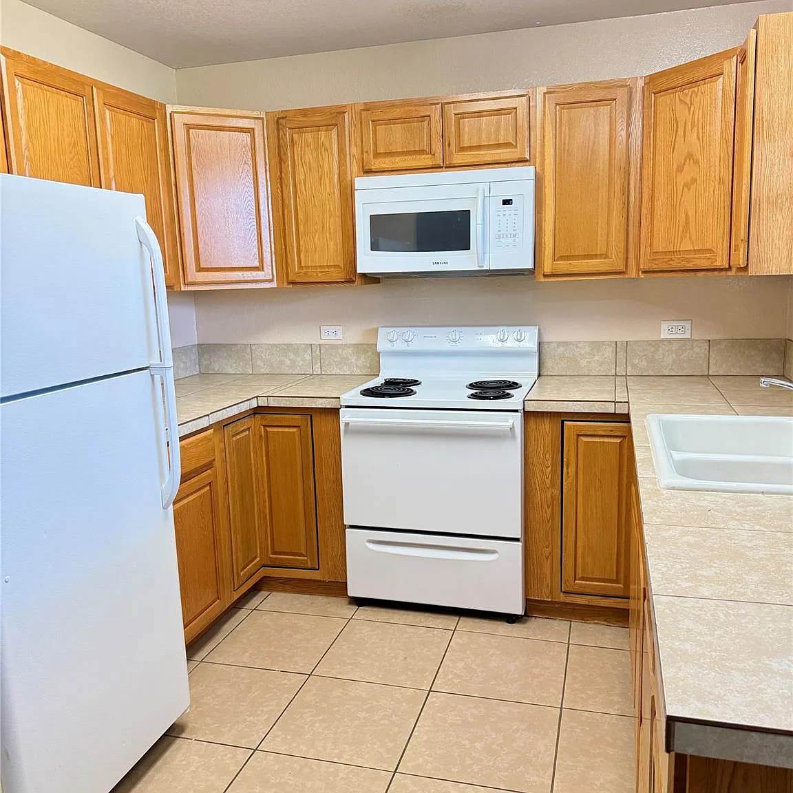 2 bed, 1.5 bath, $1,200 — Photo 3