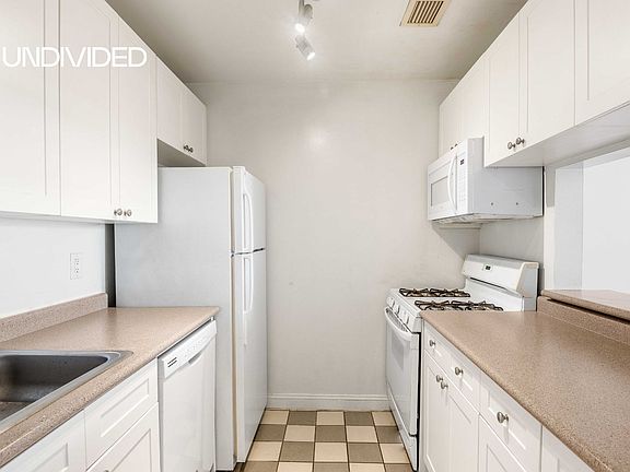 5th image of 88 Greenwich St APT 321