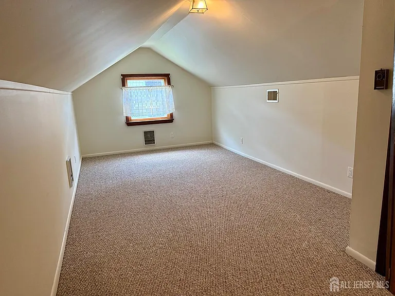 19 South Dr — Photo 22
