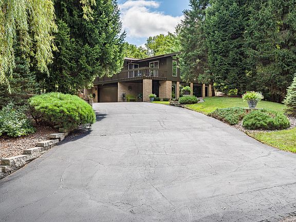 2nd image of W5901 Hillcrest Dr