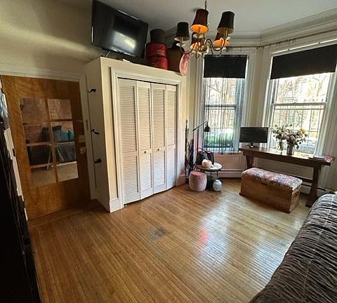 4th image of 428 Marlborough St APT 1