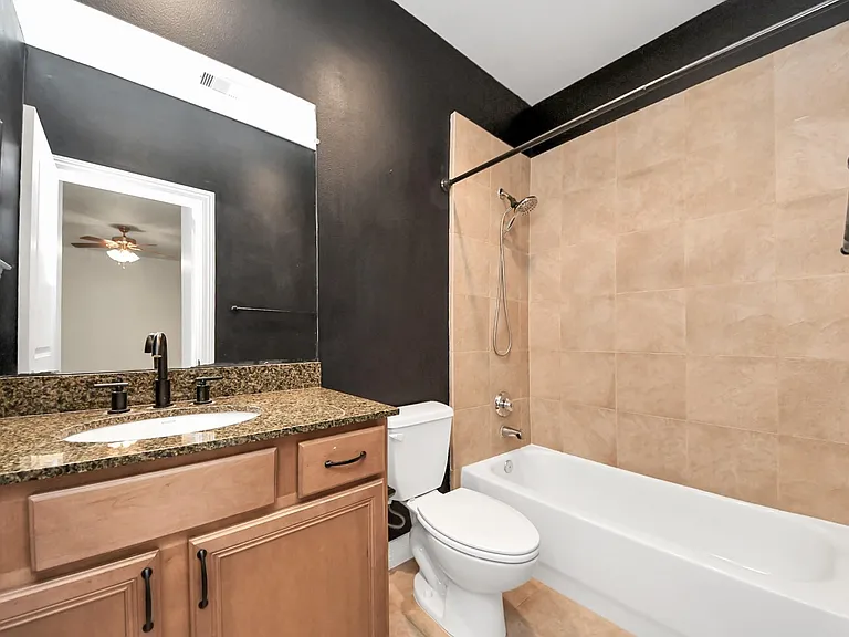 3813 Centerplaza Dr — Photo 6