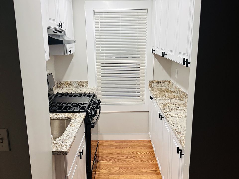 1st image of 509 4th St APT 2