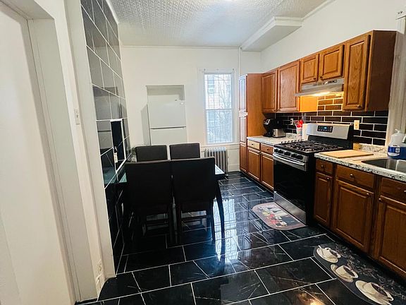 2nd image of 132 Highland Ave Floor 2