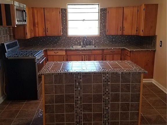 5th image of 230 Longfellow Dr