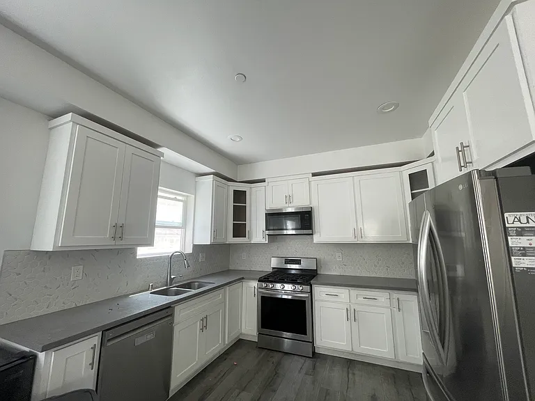 171 W 37th Pl #1171 — Photo 8