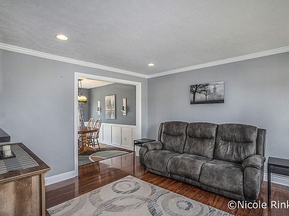 5th image of 8889 Marabella Ct NE