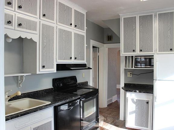 2nd image of 915 12th Ave S