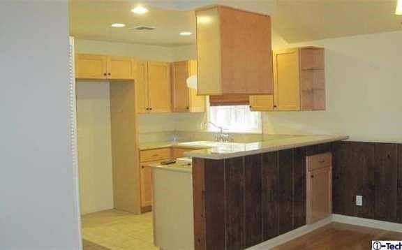 3rd image of 10237 Sunland Blvd