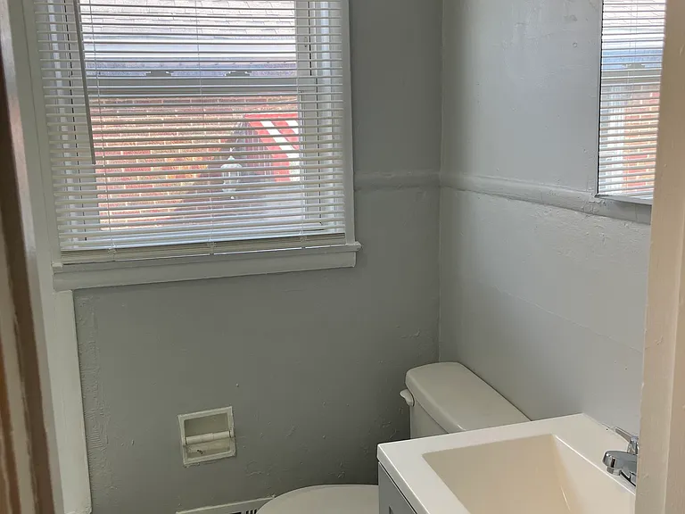 628 N Oxford St — Photo 10