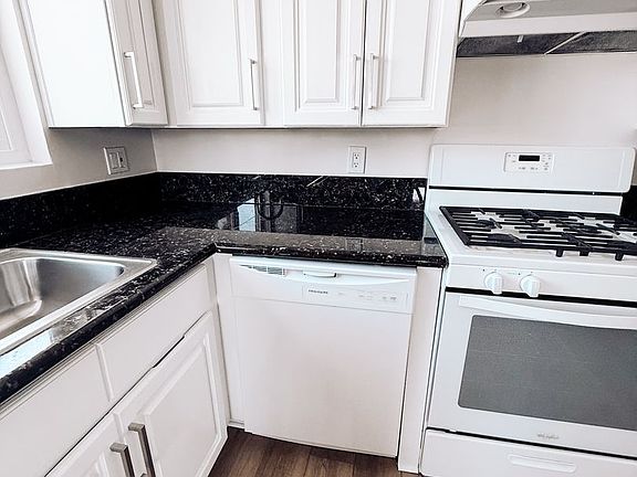 3rd image of 15927 Prairie Ave #6