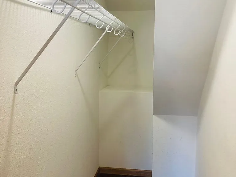 608 1st Ave NW — Photo 9