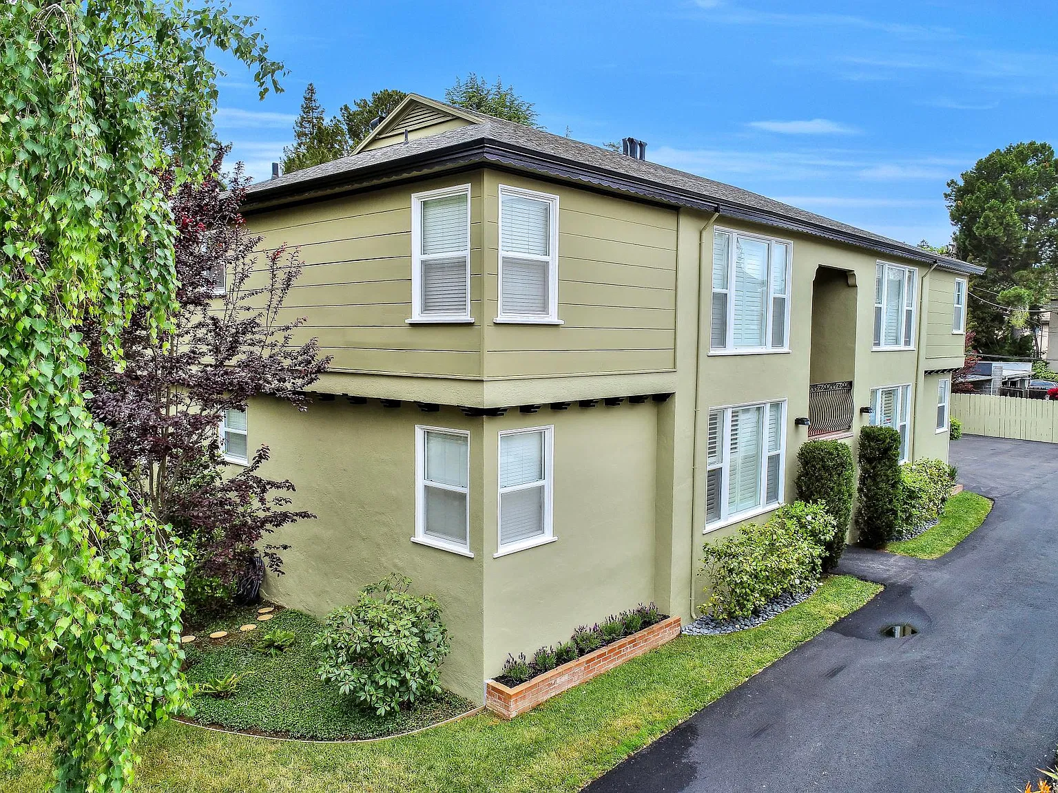 2 bed, 1000 sqft, $3,850 — Photo 1