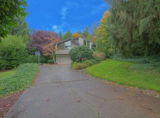 8806 Points Dr NE, Bellevue, WA 98004