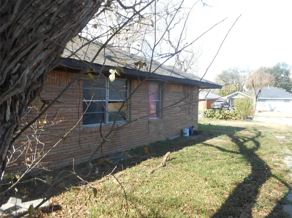 2711 Knotty Oaks Trl, Houston, TX 77045