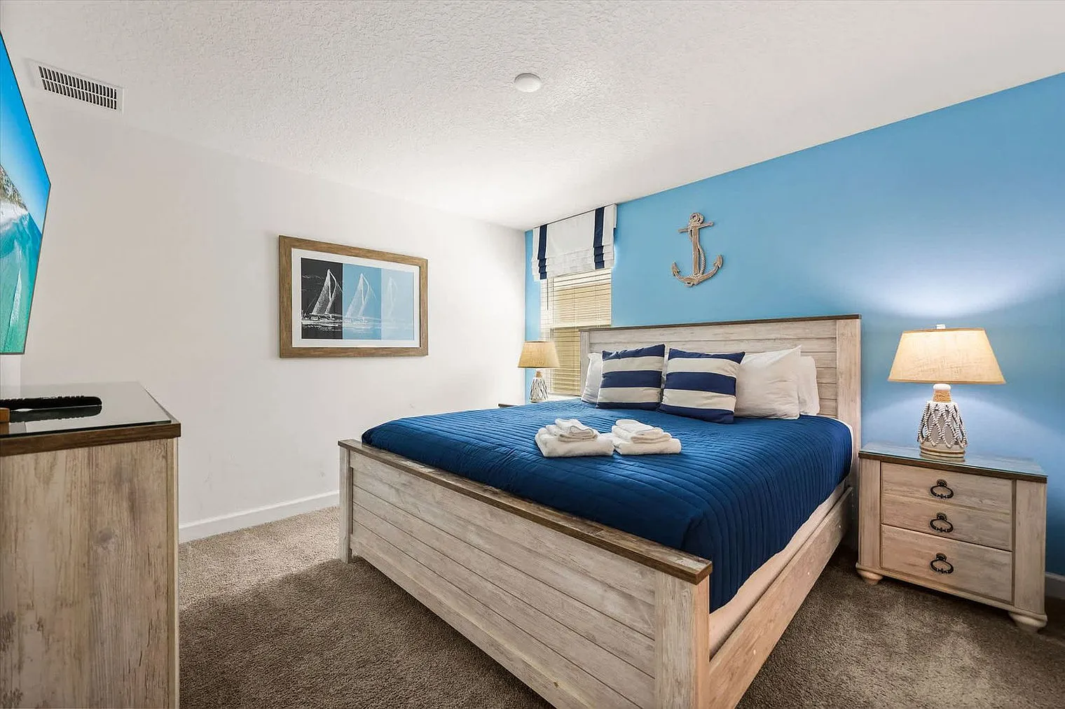 8 bed, 5.0 bath, 4294 sqft, $8,505 — Photo 4