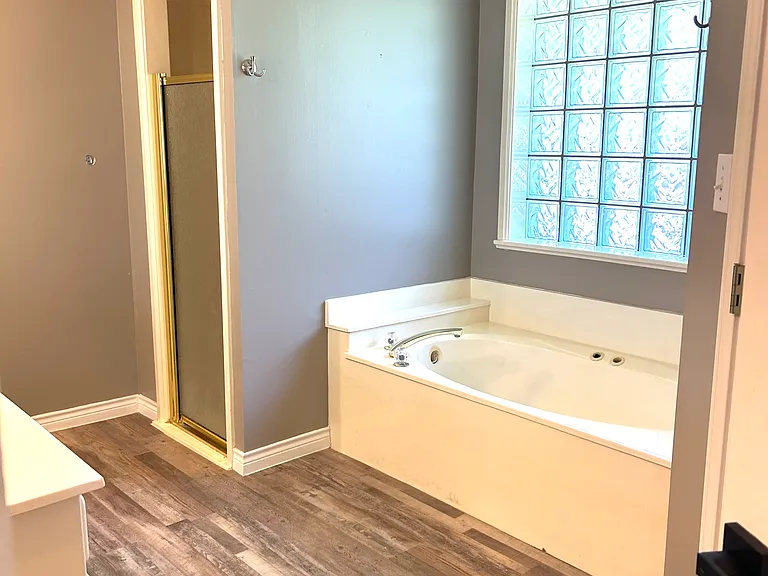 8906 Ellerslie Cir — Photo 16
