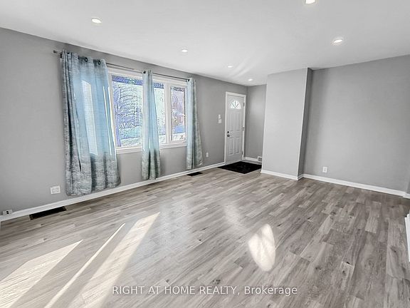 3rd image of 19 Alfred St W