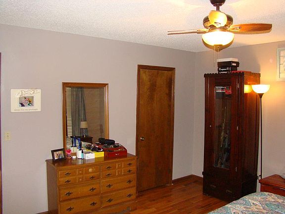 3rd image of 300 Henderson Dr