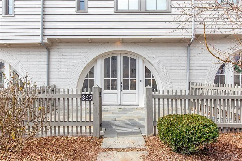 3 bed, 2.5 bath, 1848 sqft, $3,845 — Photo 2