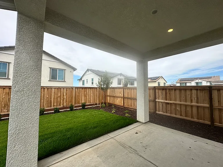 527 E Fiorino St — Photo 21