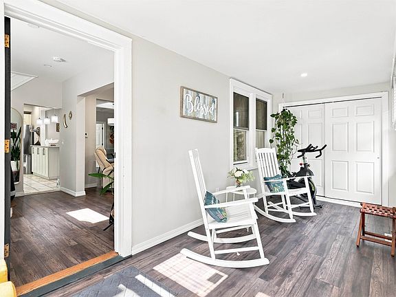 3rd image of 26 Linwood Ave
