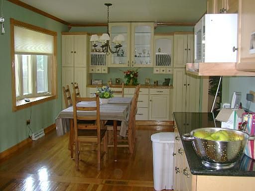 Breakfast Area and Dining Room