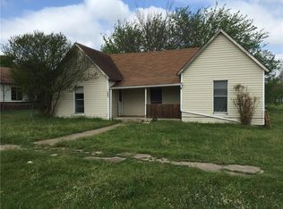 302 S Elm, Milford, TX 76670